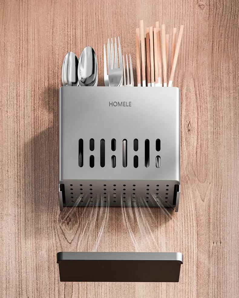vue dessous range couvert cuillere fourchette baton mur bois