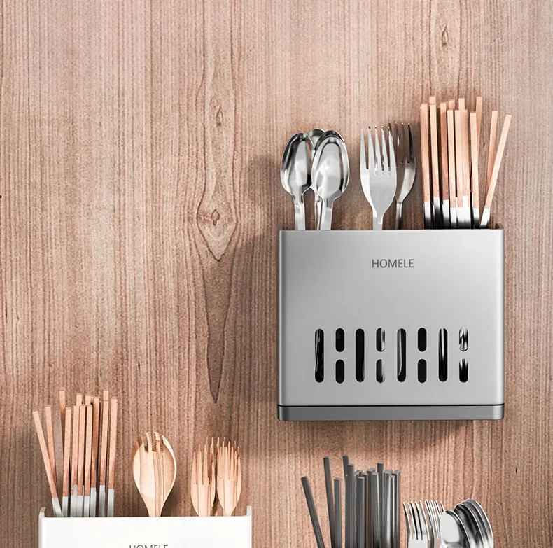 arrangement range couvert moyen trois rempli