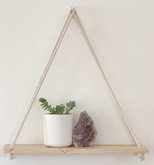 deux pots sur etagere