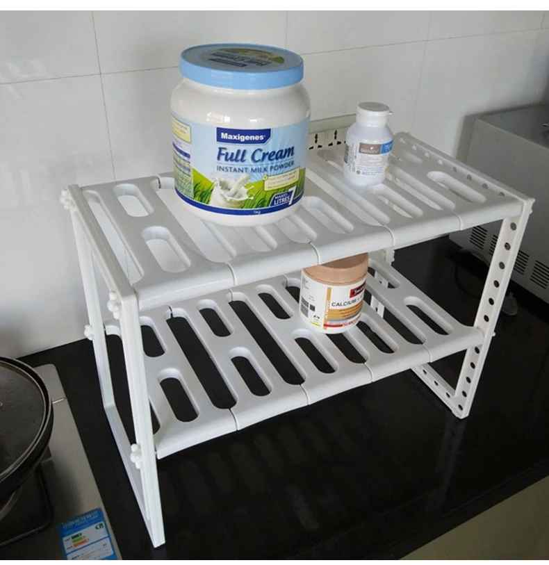 meuble sous evier blanc sur comptoir noir