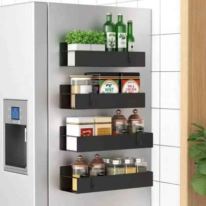 quatre etageres superposees pleines