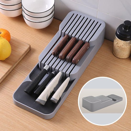 range couvert couteau sur comptoir