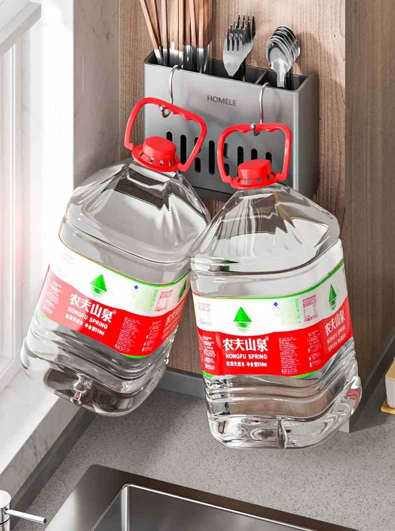 range couvert gris crochets bouteilles eau
