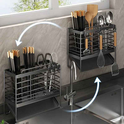 range couvert sur comptoir et accrocher au mur