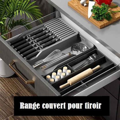 rangecouvert dans tiroir rempli ustensils