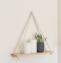 trois pots sur- etagere